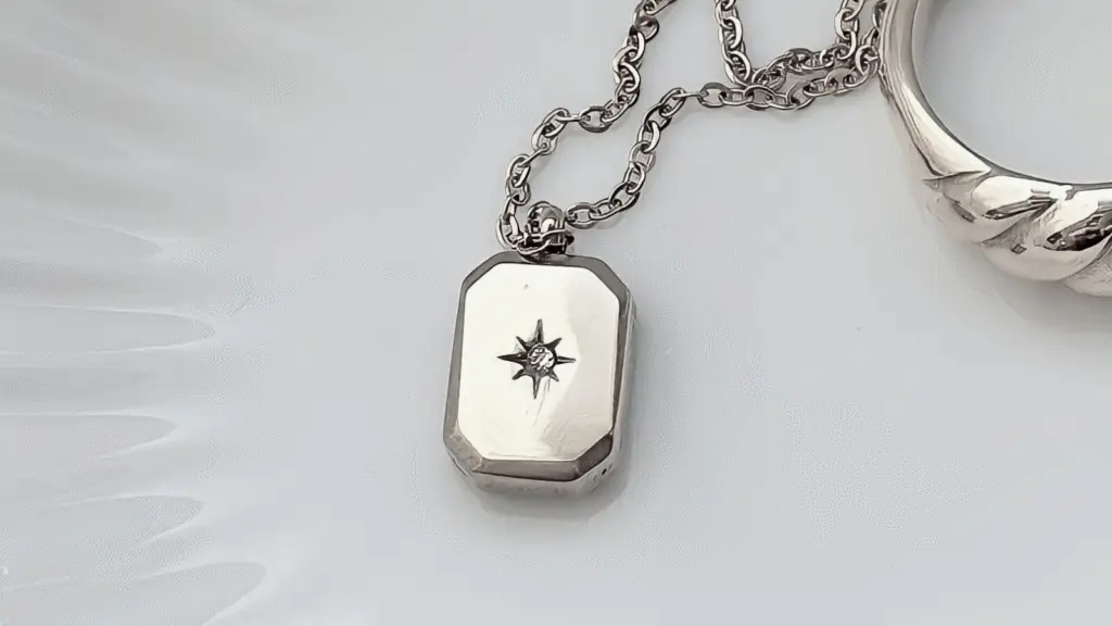 Ashes in Jewellery: A Modern Memorial