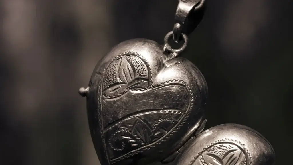 Honouring Memories with Meaningful Keepsakes and Memorial Plans
