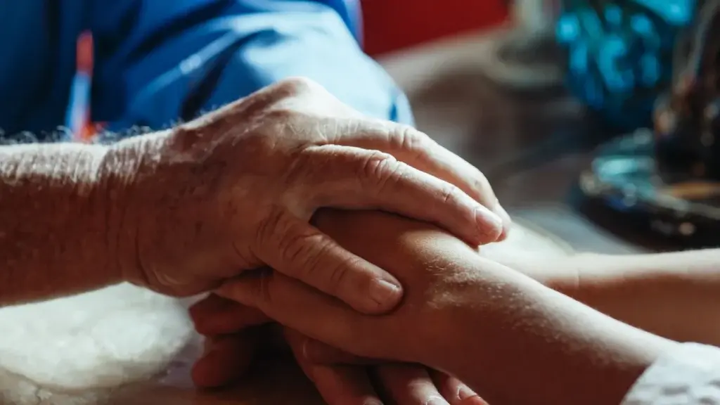 How to Help Someone Grieving: 10 Compassionate Ways