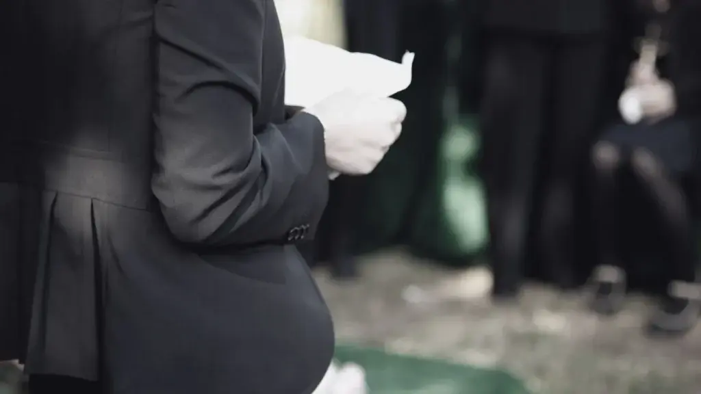 Eulogy vs Obituary: Key Differences and When to Use Each