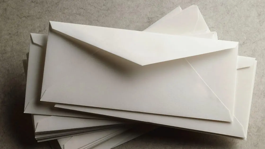 What to Write on a Condolence Money Envelope (With Respectful Examples)