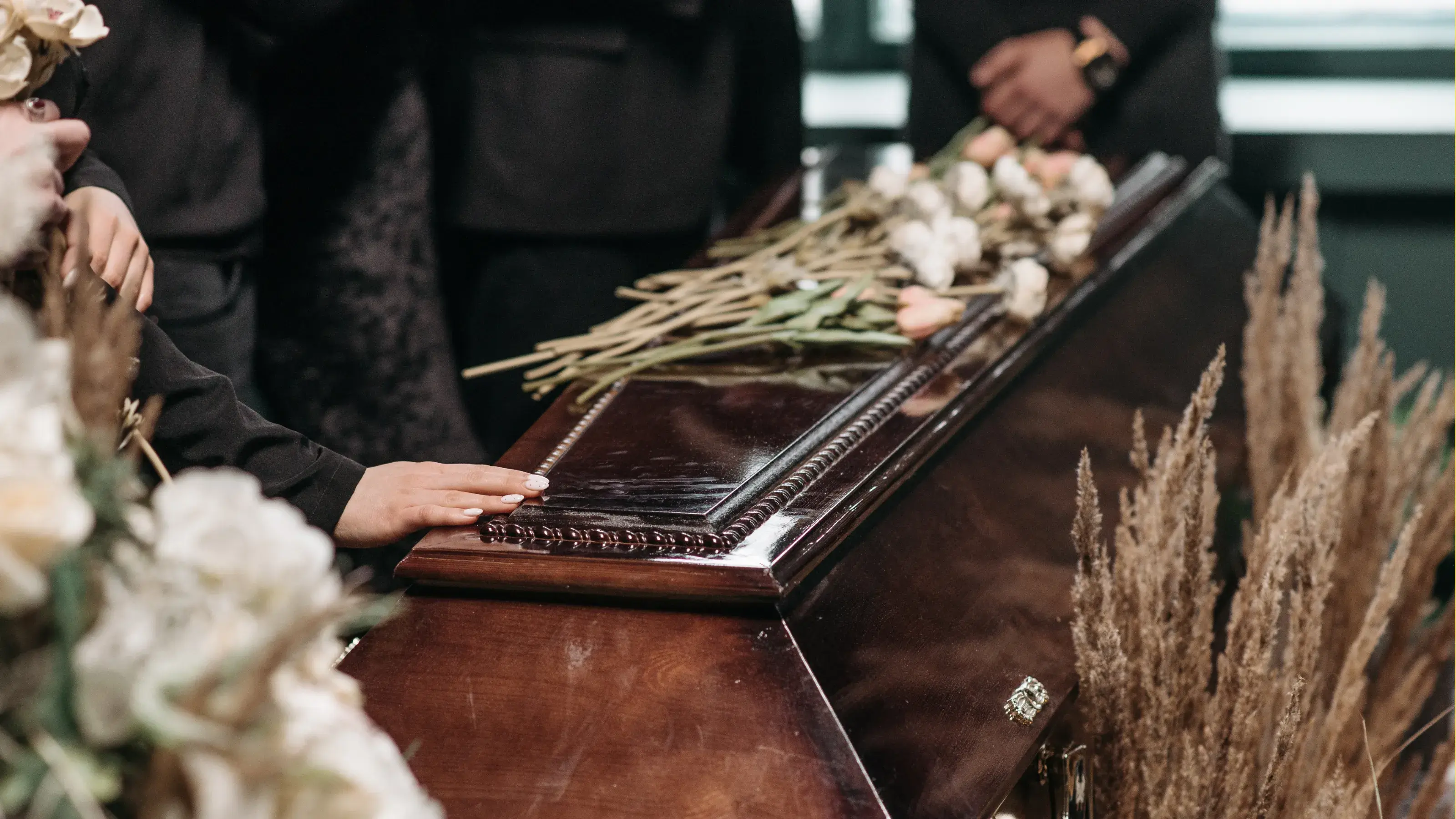 Are Flowers Appropriate at a Muslim Funeral? Etiquette Explained